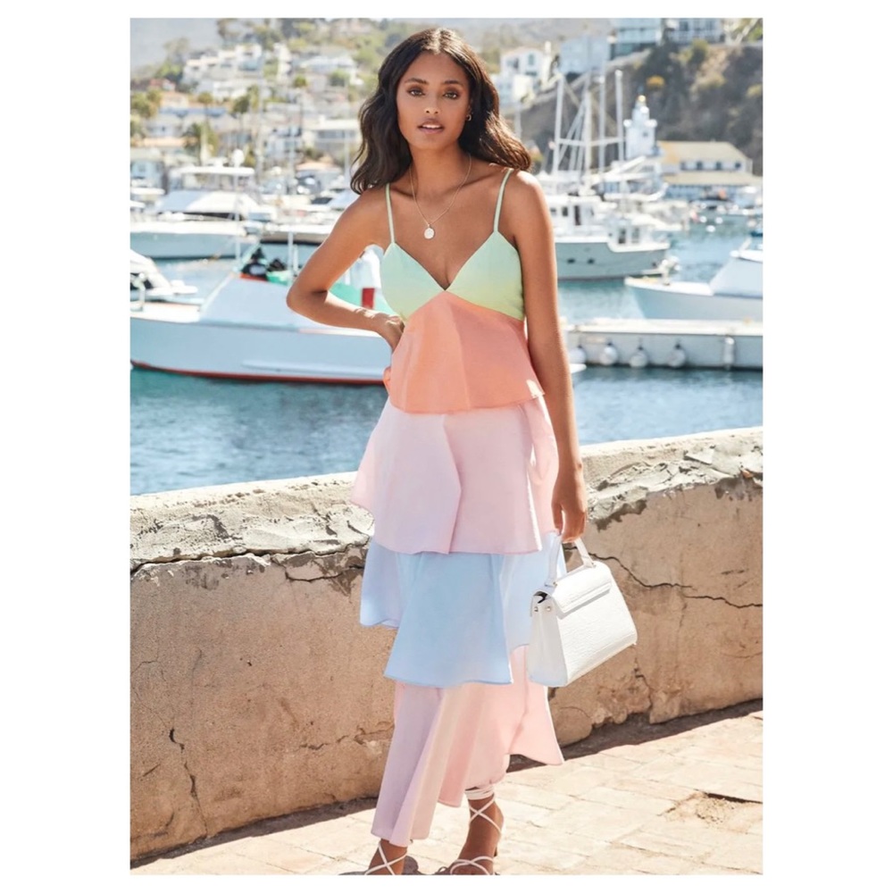 Bought for a wedding, never worn, with tags! Wrinkly, will need to be steamed